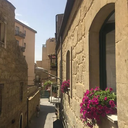 Bianko Ecochic & L'Angolo Di Levante 3* Enna