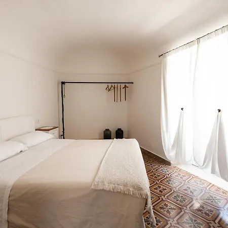 Bianko Ecochic & L'Angolo Di Levante 3* Enna