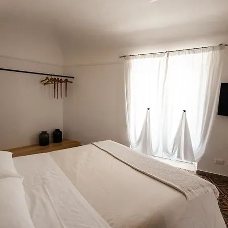 Bed & Breakfast Bianko Ecochic & L'angolo Di Levante 3*
